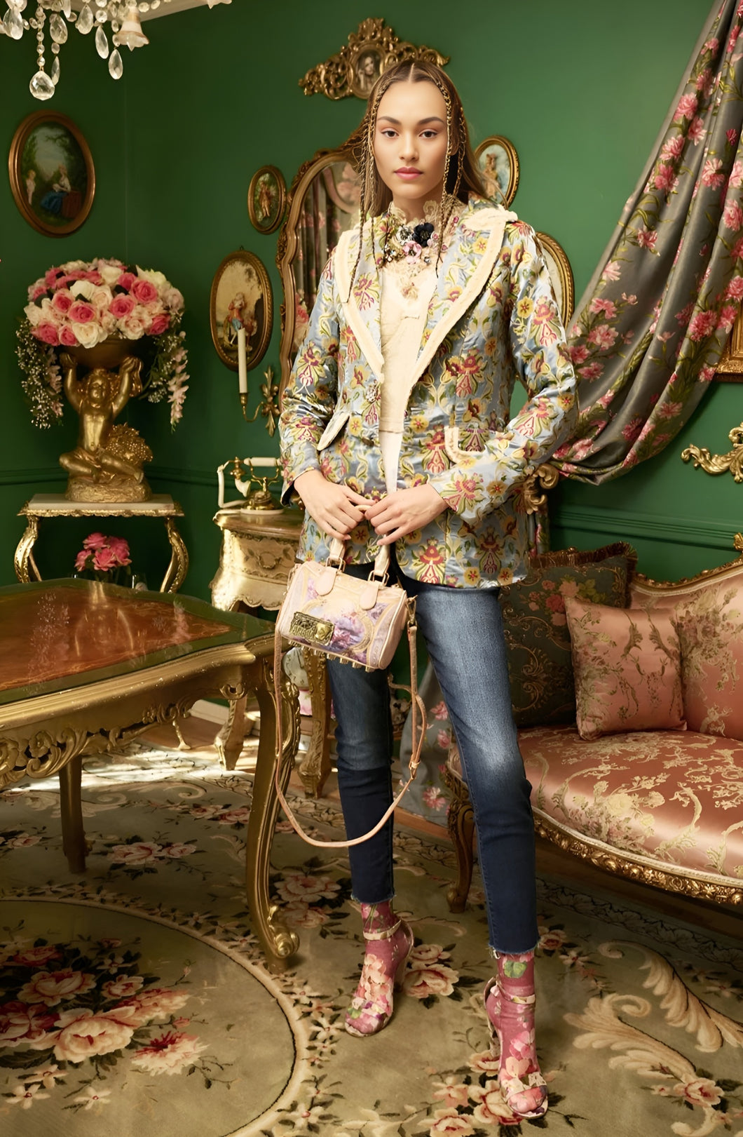 This statement Aratta Renaissance Silk Jacquard Blazer is a must-have! This unique blazer will be in style every season. Perfect for giving your look boss vibes, this feminine elegant blazer features a V neckline, floral Jacquard silk material and metallic gold trim around the collar and pockets. Also, the inside of the blazer has a stunning unique Francois Boucher& Madame De Pompadour print satin lining. Giving you a relaxed fit and slightly cropped finish complete this must-have style. 